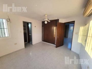 CASA EN VENTA DE 4 RECAMARAS EN FRACC. LAS QUINTAS, CAMPECHE.