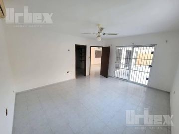 CASA EN VENTA DE 4 RECAMARAS EN FRACC. LAS QUINTAS, CAMPECHE.