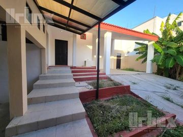 CASA EN VENTA DE 4 RECAMARAS EN FRACC. LAS QUINTAS, CAMPECHE.