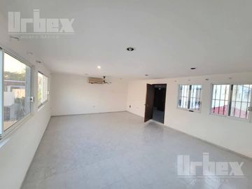 CASA EN VENTA DE 4 RECAMARAS EN FRACC. LAS QUINTAS, CAMPECHE.