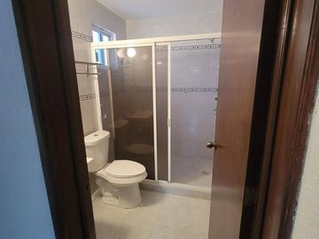 CASA EN VENTA DE 4 RECAMARAS EN FRACC. LAS QUINTAS, CAMPECHE.