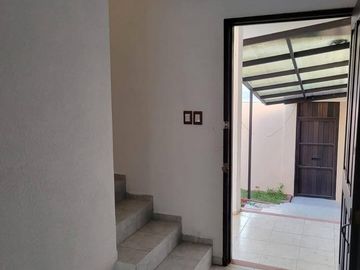 CASA EN VENTA DE 4 RECAMARAS EN FRACC. LAS QUINTAS, CAMPECHE.