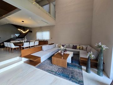 Casa 5 Recámaras Venta Residencial Lagos del Sol en Cancún