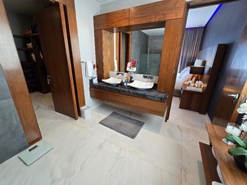 Casa 5 Recámaras Venta Residencial Lagos del Sol en Cancún