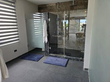 Casa 5 Recámaras Venta Residencial Lagos del Sol en Cancún