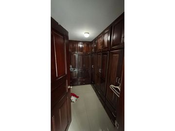 VENTA  DE CASA DUPLEX CON BALCON EN ZONA EXCLUSIVA ALTOS DEL GOLF