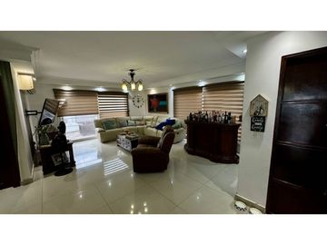 VENTA  DE CASA DUPLEX CON BALCON EN ZONA EXCLUSIVA ALTOS DEL GOLF