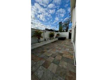 VENTA  DE CASA DUPLEX CON BALCON EN ZONA EXCLUSIVA ALTOS DEL GOLF