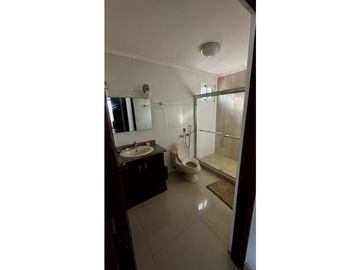 VENTA  DE CASA DUPLEX CON BALCON EN ZONA EXCLUSIVA ALTOS DEL GOLF