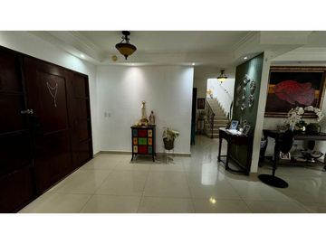 VENTA  DE CASA DUPLEX CON BALCON EN ZONA EXCLUSIVA ALTOS DEL GOLF