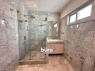 HERMOSO PENTHOUSE EN ALQUILER EN SAN ISIDRO SEMIAMOBLADO GRAN TERRAZA