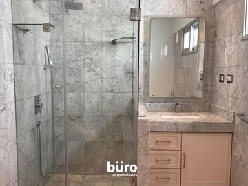 HERMOSO PENTHOUSE EN ALQUILER EN SAN ISIDRO SEMIAMOBLADO GRAN TERRAZA