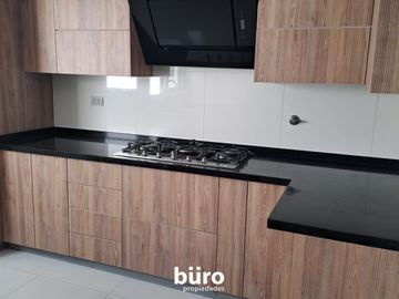 HERMOSO PENTHOUSE EN ALQUILER EN SAN ISIDRO SEMIAMOBLADO GRAN TERRAZA