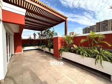 HERMOSO PENTHOUSE EN ALQUILER EN SAN ISIDRO SEMIAMOBLADO GRAN TERRAZA