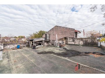 VENTA CASA 4 AMBIENTES CON COCHERA. MURGUIONDO 4600, VILLA LUGANO.