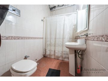 VENTA CASA 4 AMBIENTES CON COCHERA. MURGUIONDO 4600, VILLA LUGANO.