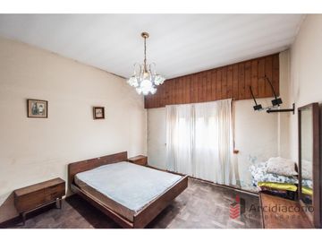 VENTA CASA 4 AMBIENTES CON COCHERA. MURGUIONDO 4600, VILLA LUGANO.