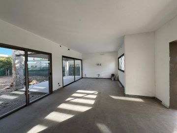 CASA EN VENTA BARRIO PRIVADO ESTANCIA BULNES