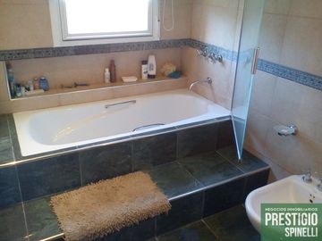 Casa en venta de 4 dormitorios en Altos de Palihue
