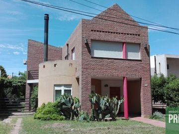 Casa en venta de 4 dormitorios en Altos de Palihue