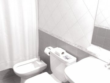 VENDO DUPLEX CENTRO AMOBLADO