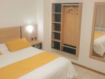 VENDO DUPLEX CENTRO AMOBLADO