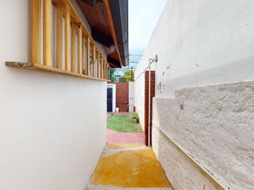 CASA 4 AMBIENTES CON COCHERA Y PILETA EN LANUS
