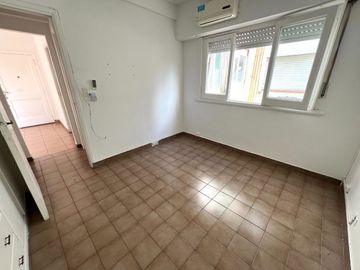 VENTA 2 AMBIENTES  BALCON Y LAVADERO MONTE CASTRO