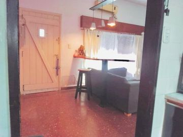 CASA 4 AMBIENTES VENTA ESCALADA BUENA UBICACION
