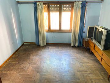 VENTA DE PH INTERNO 4 AMBIENTES C/ PATIO BANFIELD