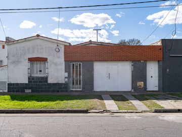 CASA EN VENTA BARRIO BELGRANO DOS DORMITORIOS