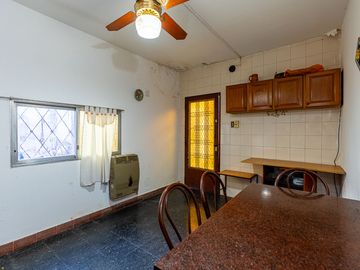 CASA EN VENTA BARRIO BELGRANO DOS DORMITORIOS