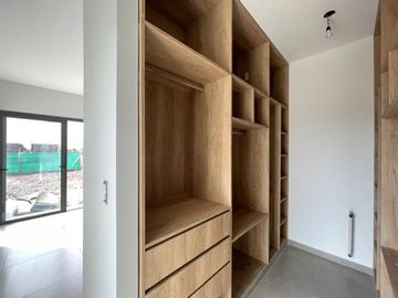 Casa estilo minimalista Bº La Quebrada Lujan