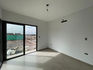 Casa estilo minimalista Bº La Quebrada Lujan