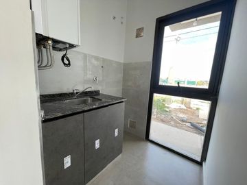 Casa estilo minimalista Bº La Quebrada Lujan