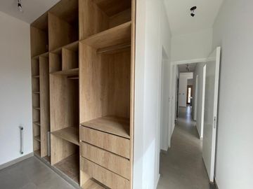 Casa estilo minimalista Bº La Quebrada Lujan