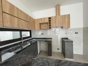 Casa estilo minimalista Bº La Quebrada Lujan
