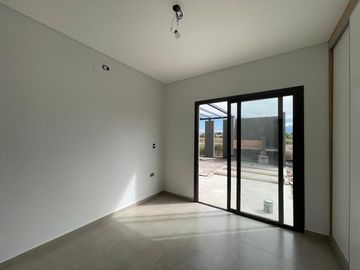 Casa estilo minimalista Bº La Quebrada Lujan