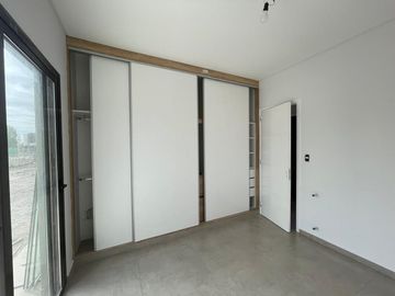 Casa estilo minimalista Bº La Quebrada Lujan