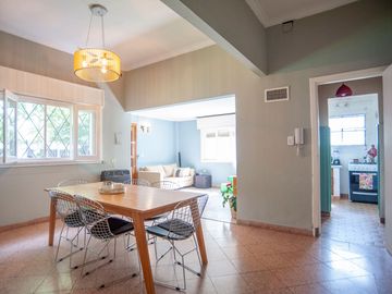Casa 3 dormitorios+pileta+parque City Bell Venta