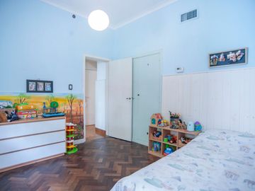 Casa 3 dormitorios+pileta+parque City Bell Venta