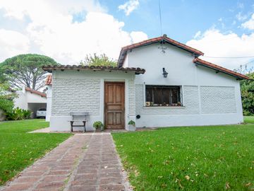 Casa 3 dormitorios+pileta+parque City Bell Venta