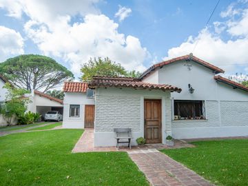 Casa 3 dormitorios+pileta+parque City Bell Venta
