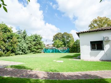 Casa 3 dormitorios+pileta+parque City Bell Venta
