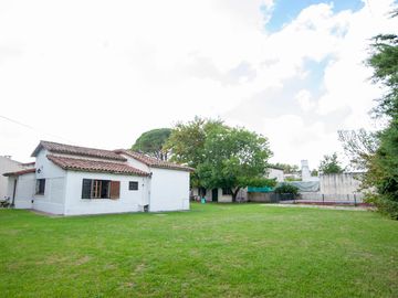 Casa 3 dormitorios+pileta+parque City Bell Venta