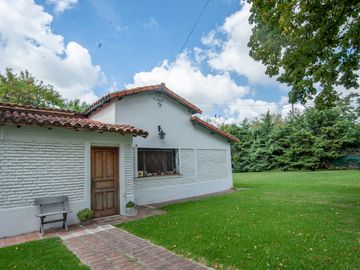 Casa 3 dormitorios+pileta+parque City Bell Venta