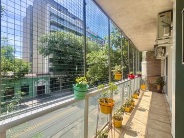 Divino 3 Amb. con gran Balcón, Patio y Pileta.