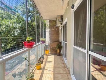 Divino 3 Amb. con gran Balcón, Patio y Pileta.