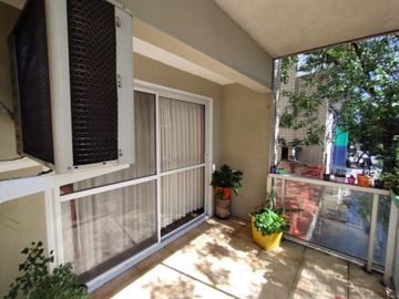 Divino 3 Amb. con gran Balcón, Patio y Pileta.
