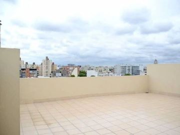 Divino 3 Amb. con gran Balcón, Patio y Pileta.